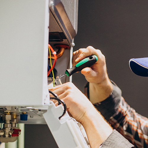 Nous organisons des contrôles périodiques et des visites d’entretien de votre installation à Castres, Albi et Toulouse, assurés par nos techniciens dédiés.